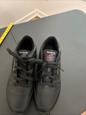 Reebok Classic Men's Black Sneakers with Red Logo Accent